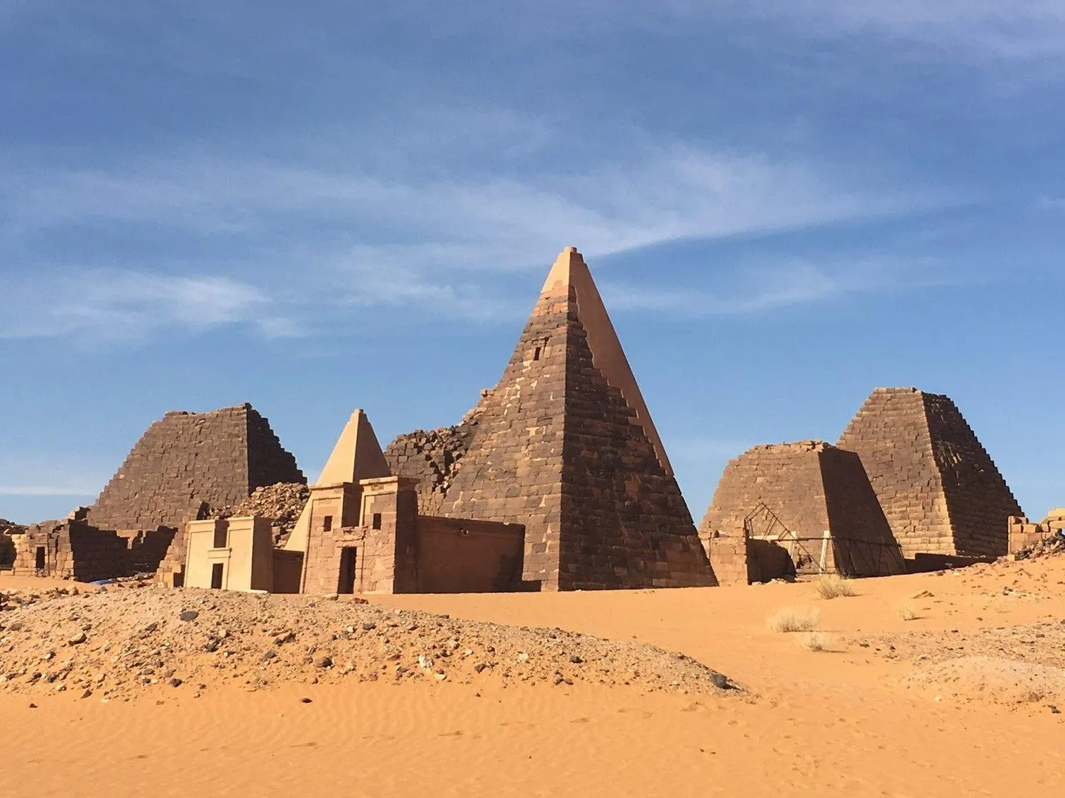 Where can you find the iconic Pyramids of Meroë?